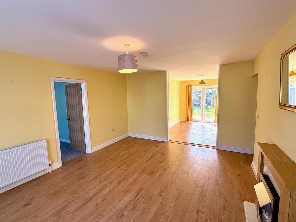 Living Room 3.jpg