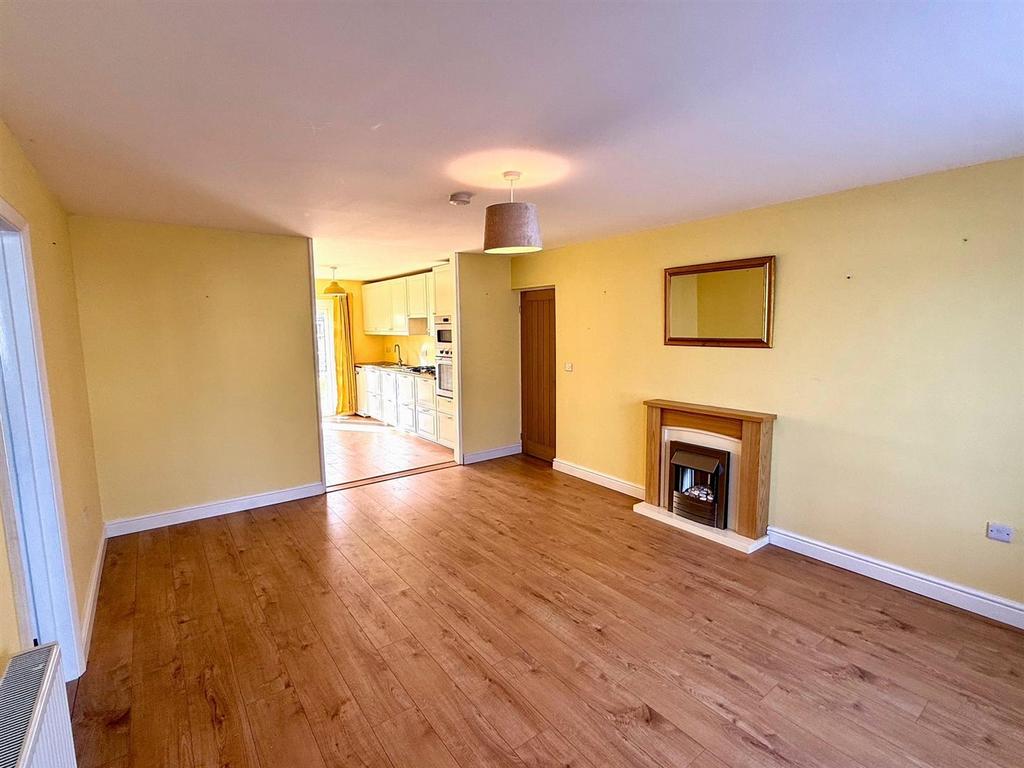 Living Room 4.jpg