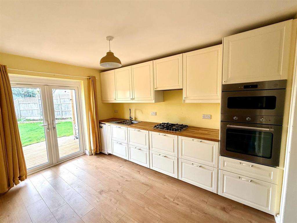Kitchen 3.jpg