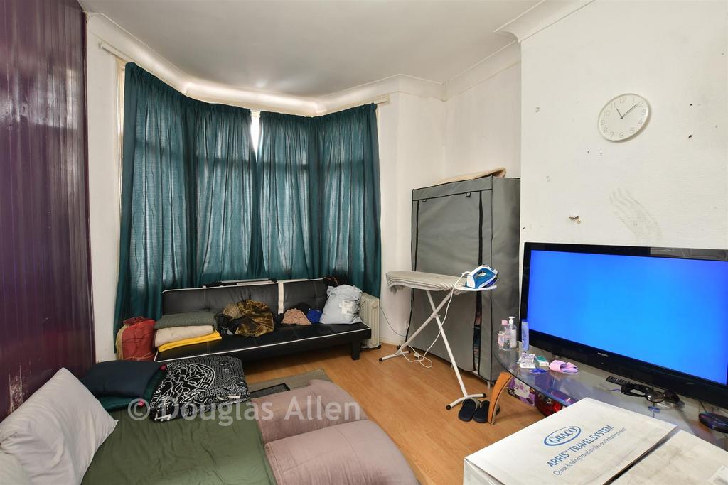 Living Room/Kitchen