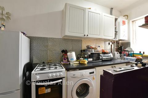 undefined, Flat, Ilford IG1