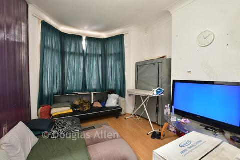 undefined, Flat, Ilford IG1