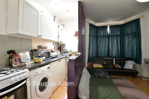 undefined, Flat, Ilford IG1