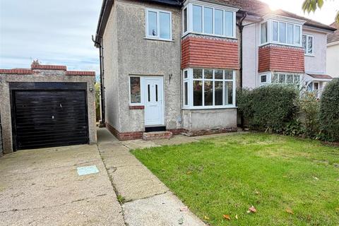 3 bedroom semi-detached house to rent, Harewood Avenue, Scarborough