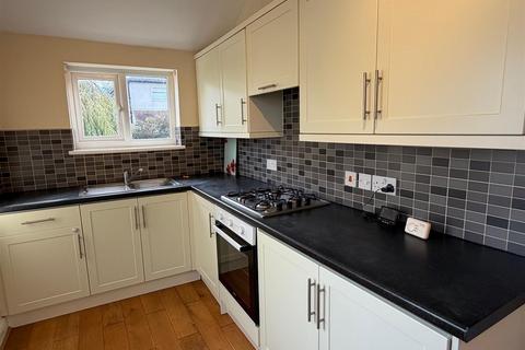 3 bedroom semi-detached house to rent, Harewood Avenue, Scarborough