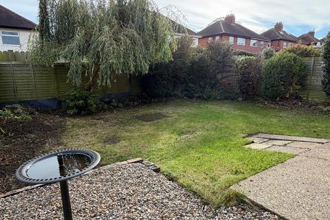 3 bedroom semi-detached house to rent, Harewood Avenue, Scarborough