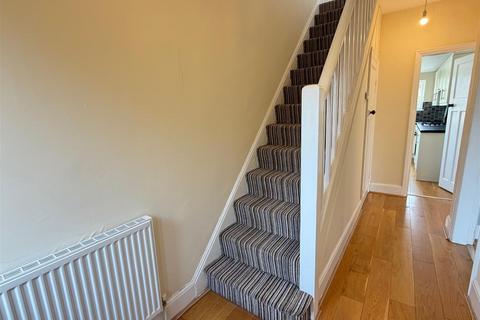 3 bedroom semi-detached house to rent, Harewood Avenue, Scarborough