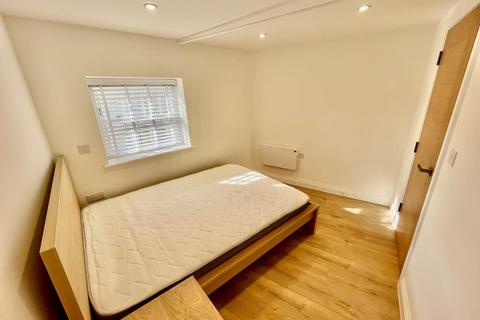 1 bedroom flat to rent, Market Place,  Reading,  RG1
