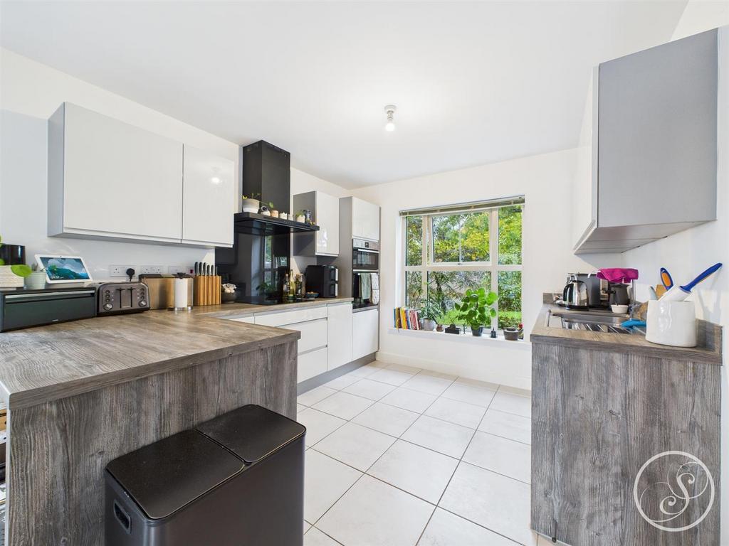 Kitchen/diner/sitting area