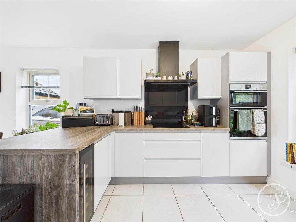 Kitchen/diner/sitting area