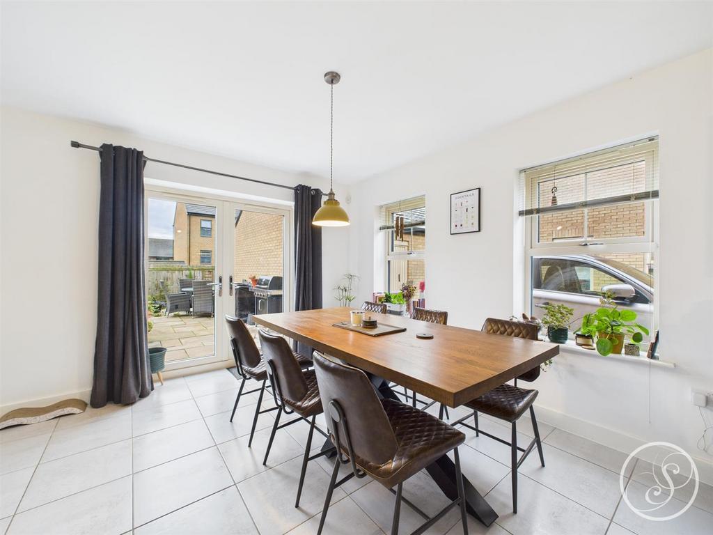 Kitchen/diner/sitting area
