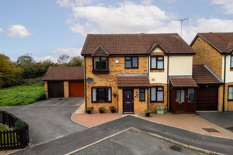 3 bedroom semi-detached house for sale, Little Orchards, Aylesbury HP20