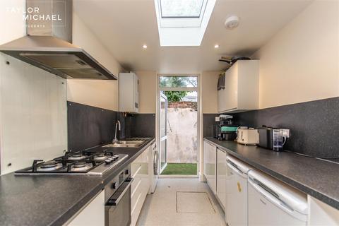 5 bedroom terraced house to rent, St. Mary Magdalene Street, Brighton