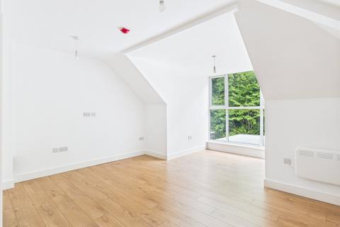 House share to rent, Brambletye Park Road, Redhill, Surrey, RH1