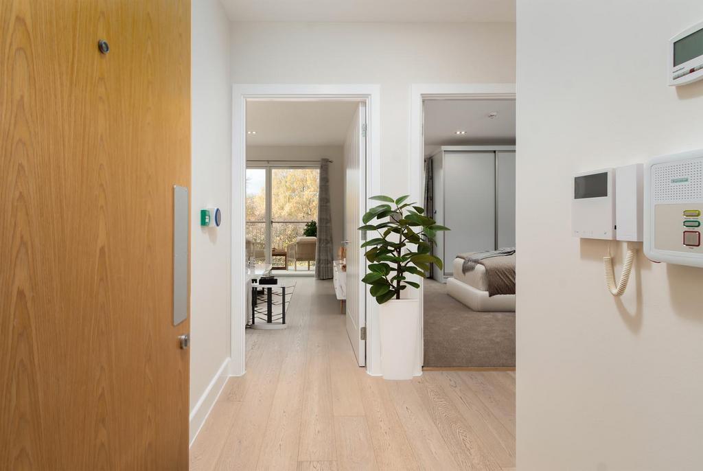 Apt18-entrance-vs.jpg