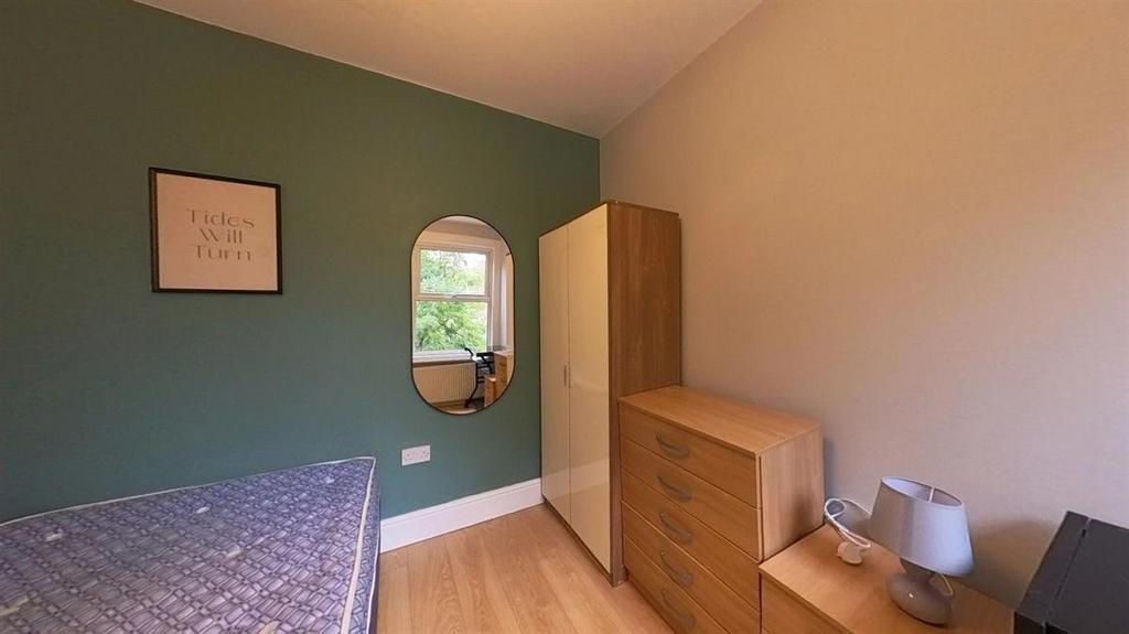 Neat single bedroom with a fitted wardrobe, che...