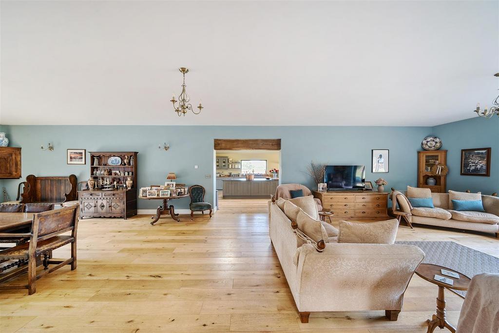 Sitting/dining room