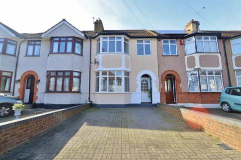 3 bedroom terraced house to rent, Rom Crescent, Romford, RM7