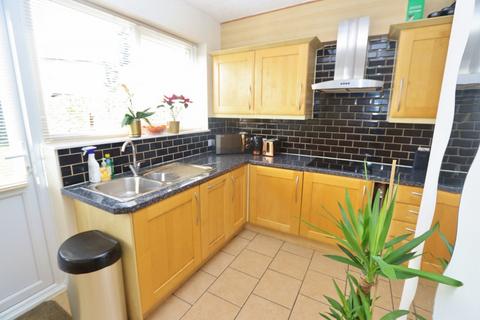 3 bedroom terraced house to rent, Rom Crescent, Romford, RM7
