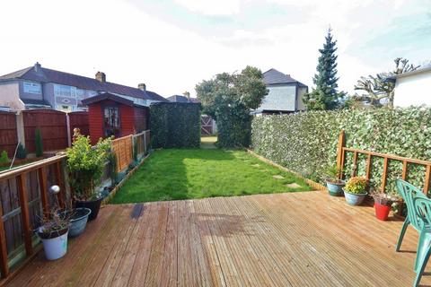 3 bedroom terraced house to rent, Rom Crescent, Romford, RM7