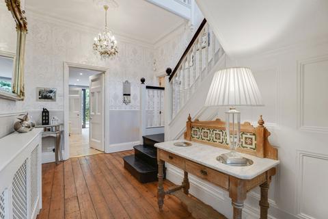 4 bedroom detached house for sale, Harlestone Road, Northampton NN5
