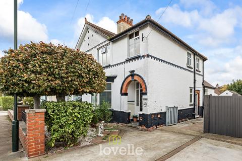 3 bedroom semi-detached house for sale, Lindum Road, Cleethorpes DN35