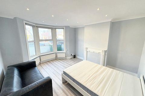 1 bedroom in a house share to rent, Room 6, 25 Gilbert Road, Belvedere, DA17