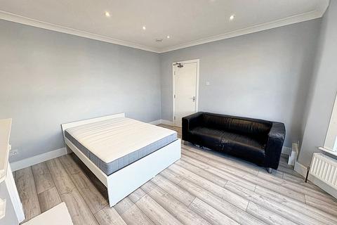 1 bedroom in a house share to rent, Room 6, 25 Gilbert Road, Belvedere, DA17