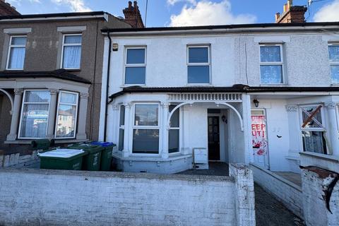 1 bedroom in a house share to rent, 25 Gilbert Road, Belvedere, DA17