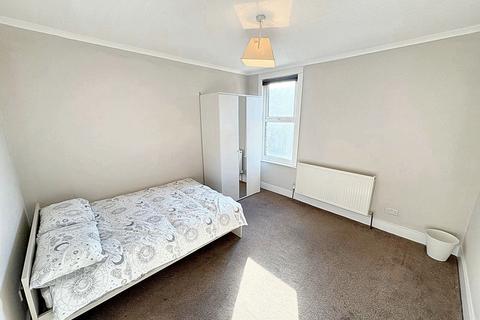 1 bedroom in a house share to rent, 25 Gilbert Road, Belvedere, DA17