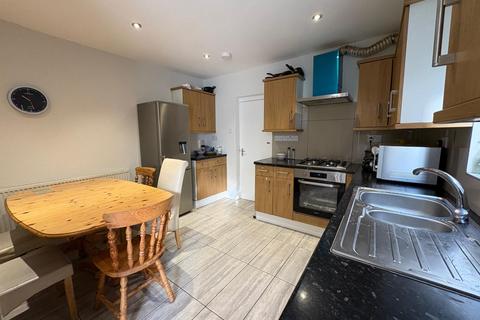 1 bedroom in a house share to rent, 25 Gilbert Road, Belvedere, DA17