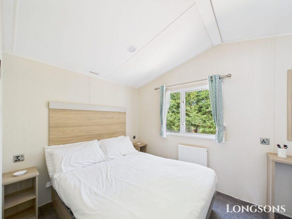 Cam02173g0 Pr0279 Still096