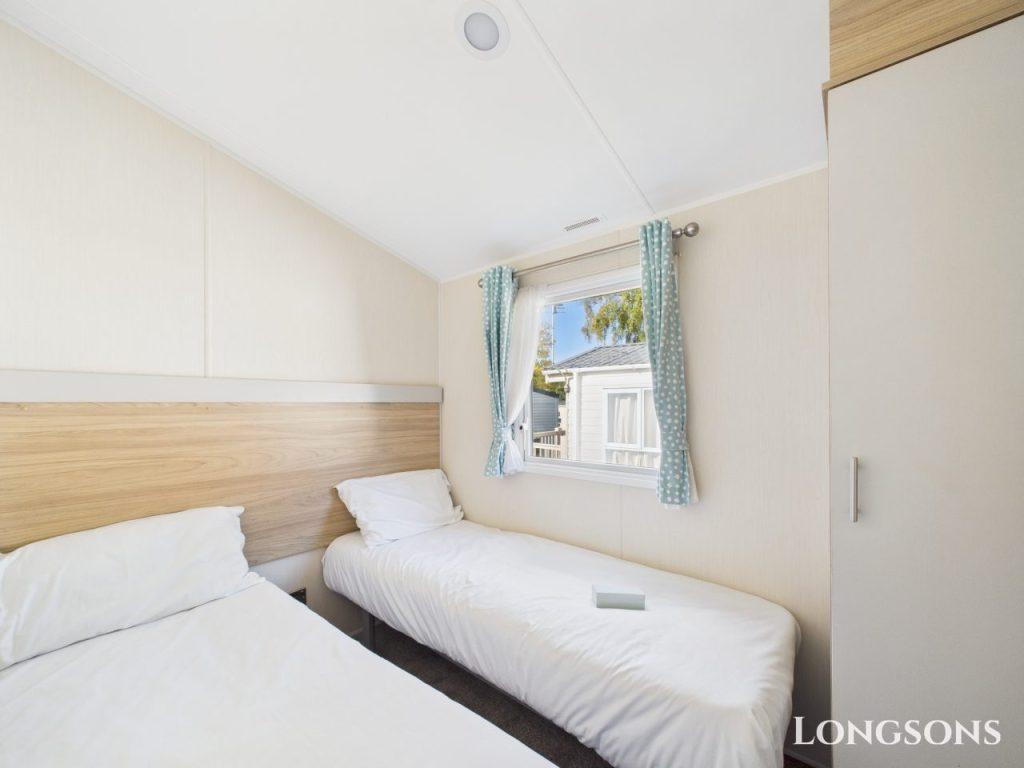 Cam02173g0 Pr0279 Still098