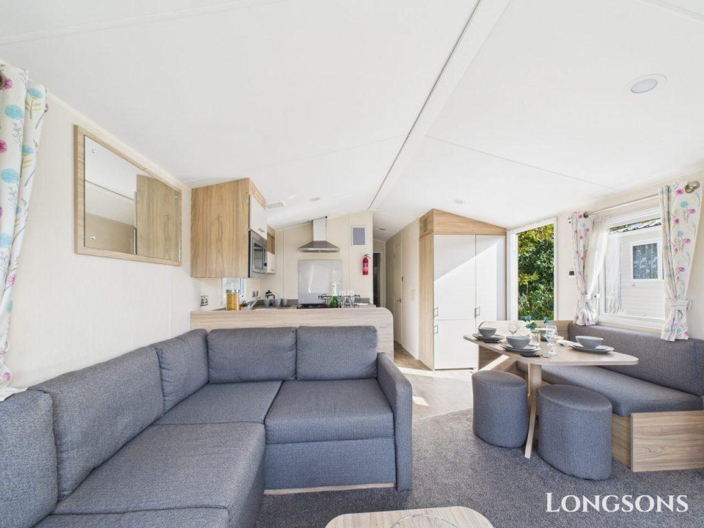 Cam02173g0 Pr0279 Still093