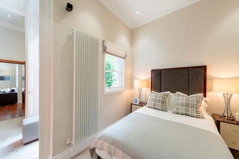 1 bedroom property to rent, Kensington Gardens Square, London W2