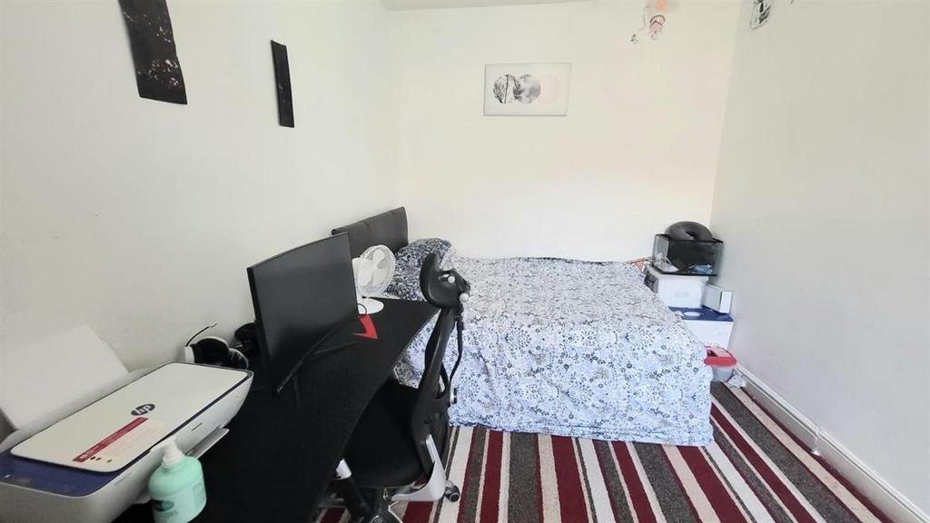 Bright, simply furnished double bedroom with a ...
