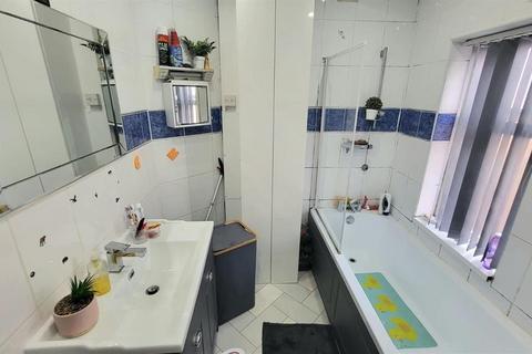 3 bedroom house to rent, Redruth Street, Manchester M14