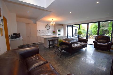 3 bedroom semi-detached house for sale, King George Road, South Shields