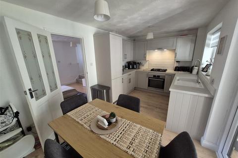 3 bedroom end of terrace house for sale, Vinecote Road, Longford