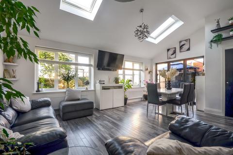 5 bedroom detached house for sale, Howland Close, Saffron Walden