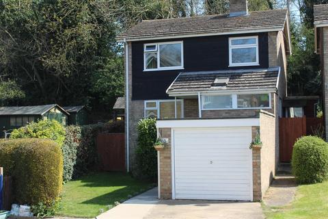Wendy Close, Chelmondiston