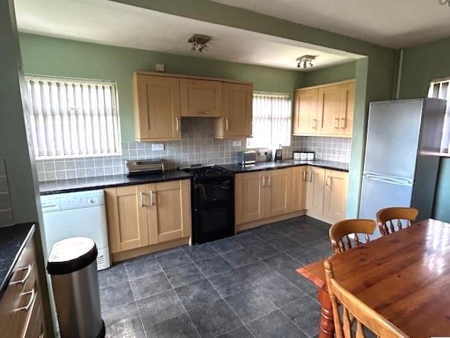Triple aspect kitchen/dining room