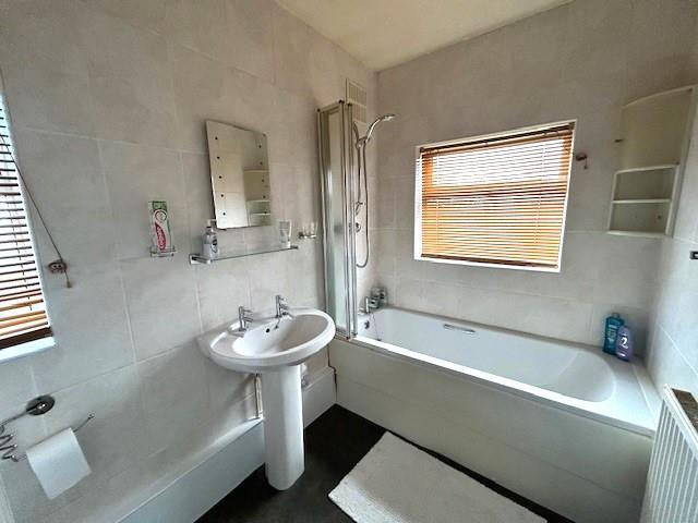3 piece tiled bathroom