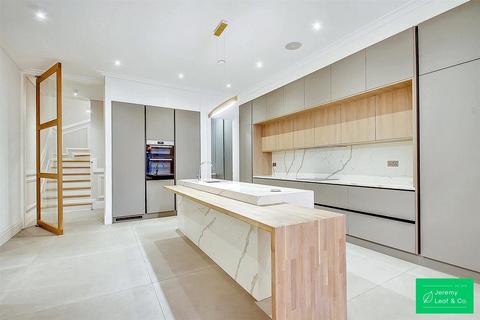 undefined, Kings Avenue, London