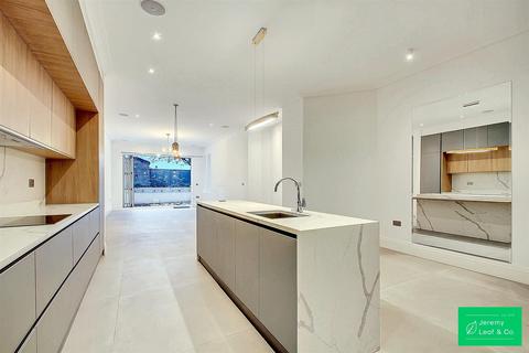 undefined, Kings Avenue, London
