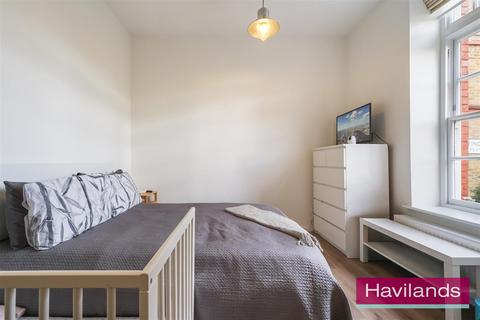 2 Banting Drive, London, N21 1SL