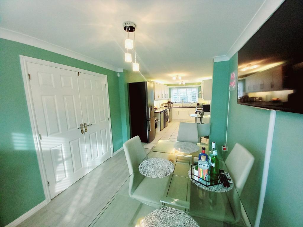 Dining kitchen