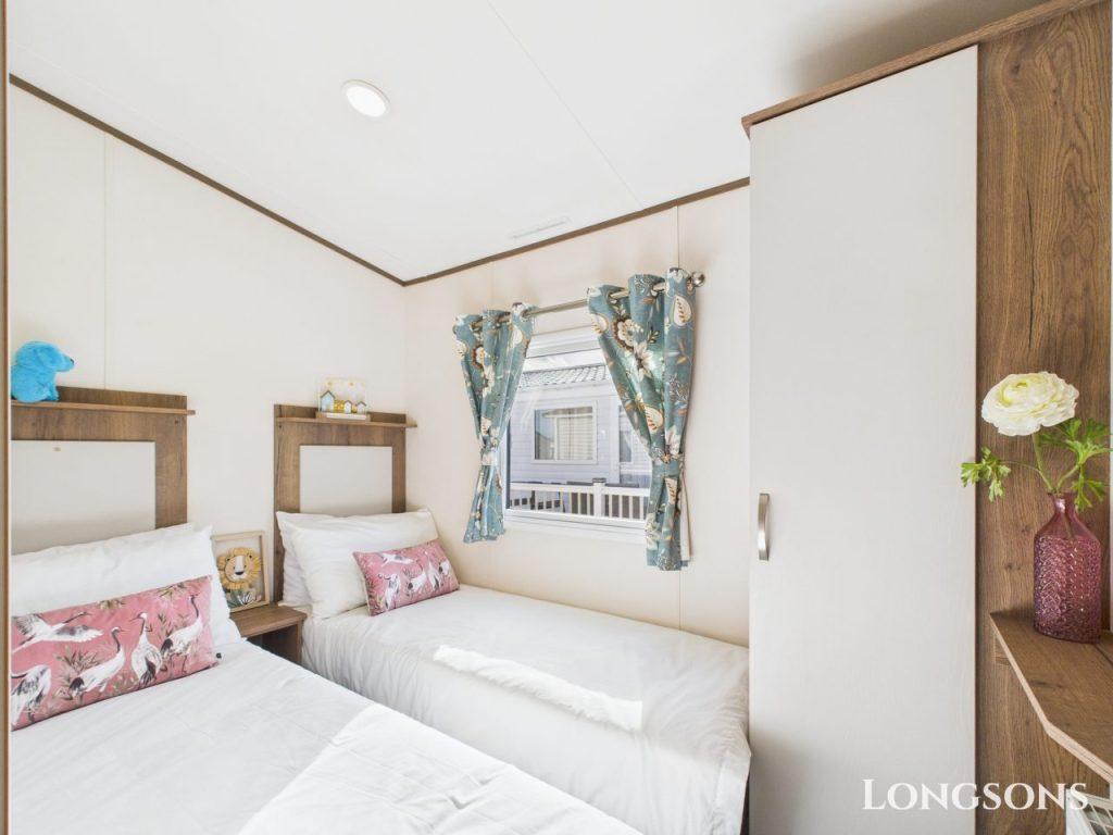 Cam02173g0 Pr0276 Still024