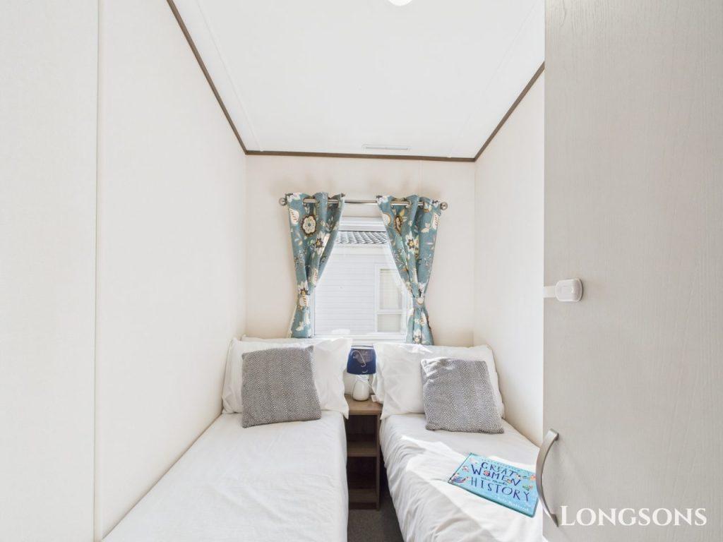 Cam02173g0 Pr0276 Still023