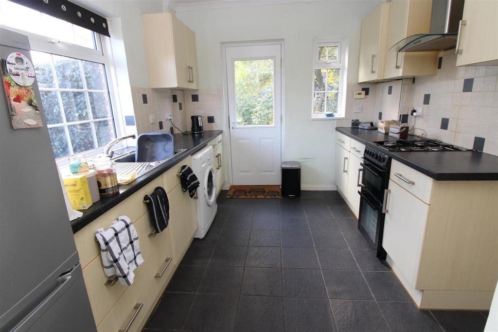 Kitchen 2.JPG